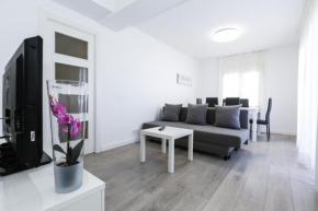 PINEDA 7 Planet Apartment